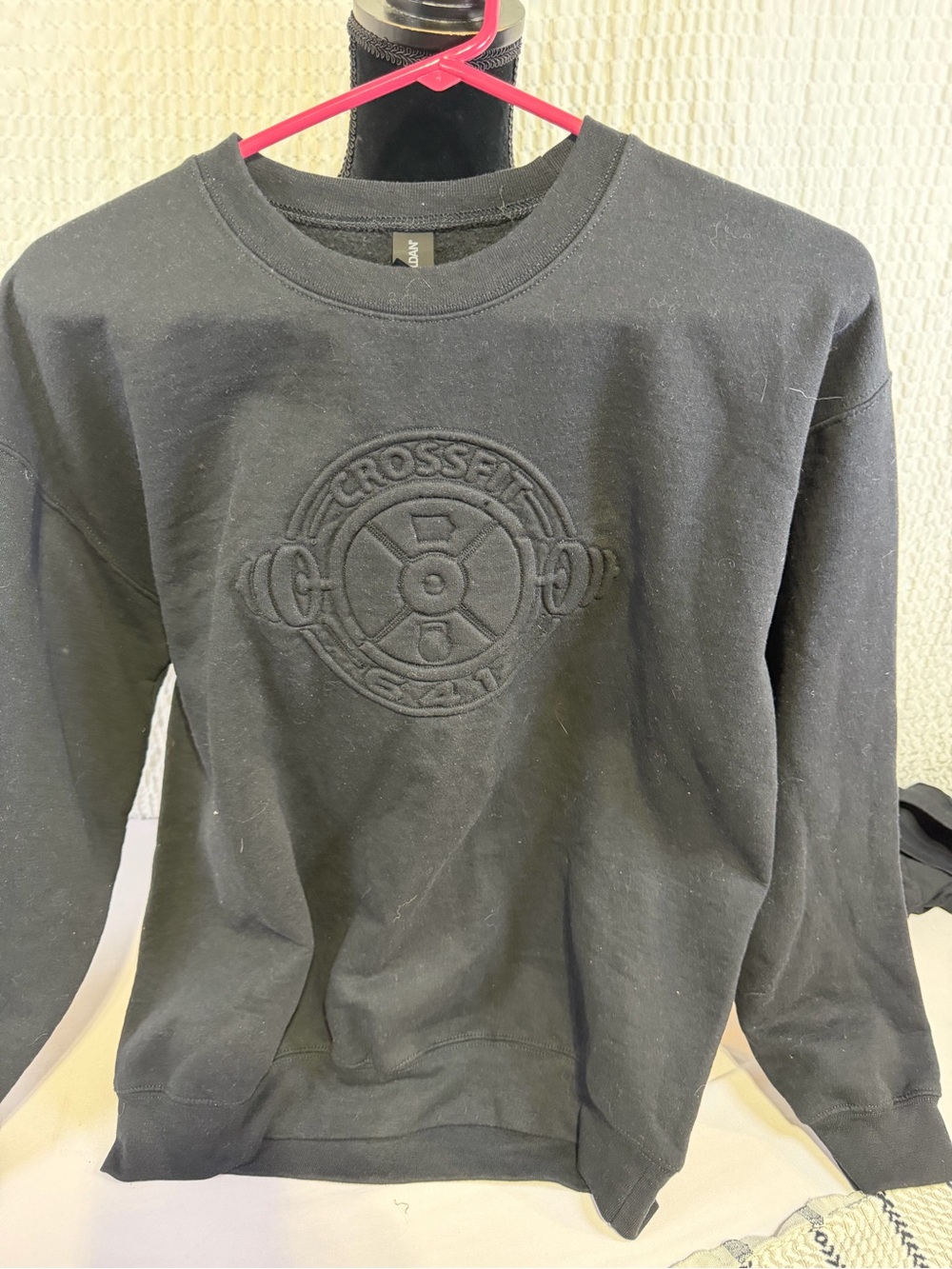 Gildan Black Women's Crewneck Sweatshirt with Embossed Crossfit Emblem unisex